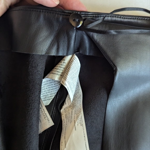 Vegan leather mini skirt with a bow - Picture 5 of 7